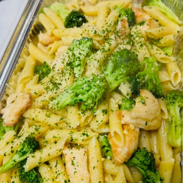 Family Pollo Broccoli.