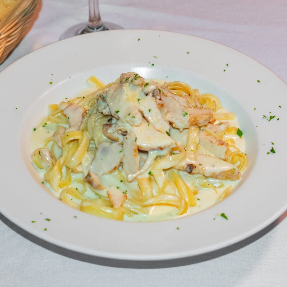 Fettuccine Alfredo: Creamy Perfection Awaits!